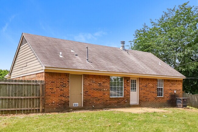 Building Photo - 5898 Hickory Greene Cove