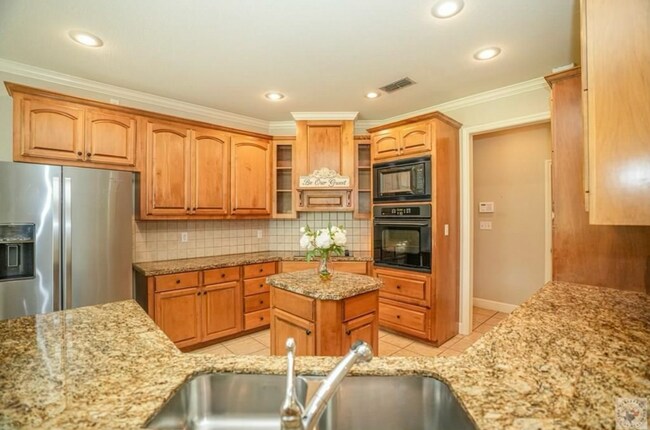 Building Photo - Beautiful, Spacious 4 bedroom Home for Rent!