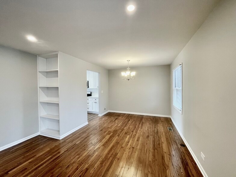 Building Photo - 15 Bradley Ln