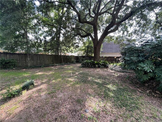 Building Photo - 562 Barcelona Dr
