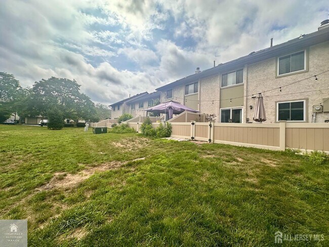 Building Photo - 163 Thoreau Dr