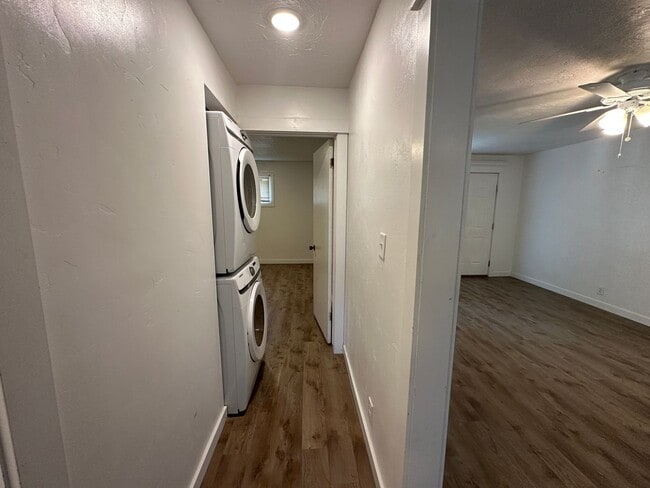 Building Photo - 358 W 4th S