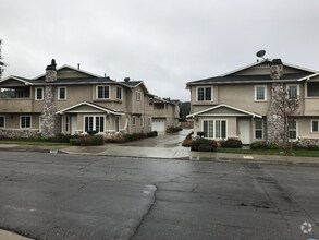 Building Photo - 572 E Lemon Ave