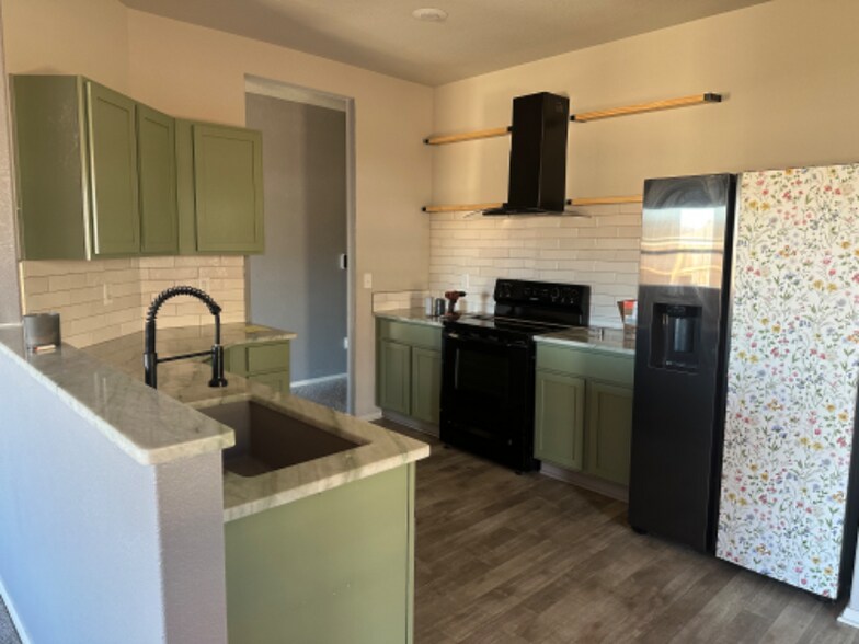 Building Photo - 4448 Olympic Dr