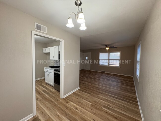 Building Photo - Freshly Remodeled 3-Bedroom, 1-Bathroom with 2-Car Detached Garage!