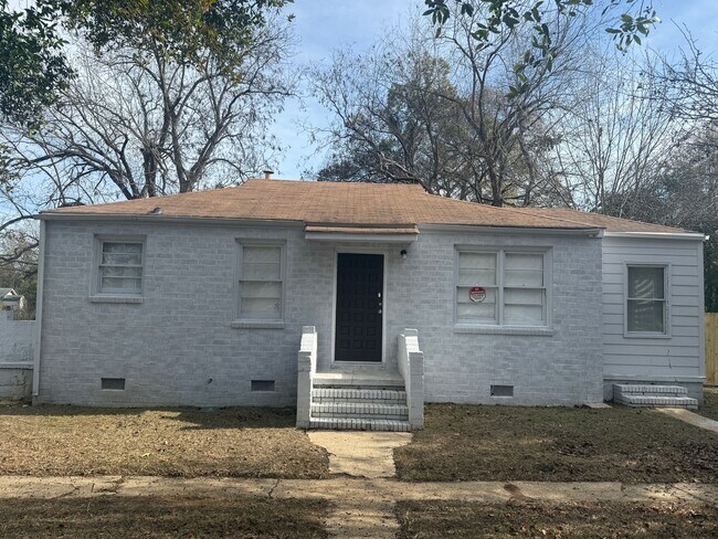 Building Photo - **ON HOLD** TOTAL ELECTRIC 2 or 3 Bedroom / 1 Bathroom Home for Rent in Columbus, GA***