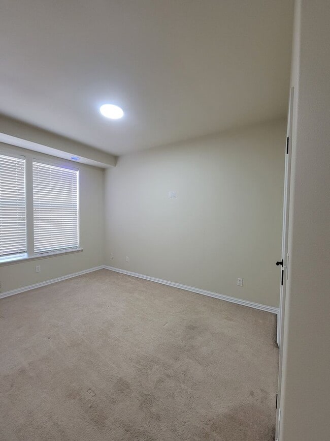 Building Photo - 2603 Plum Ct