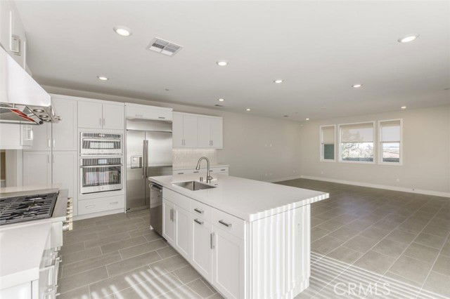 Building Photo - 132 Chorus