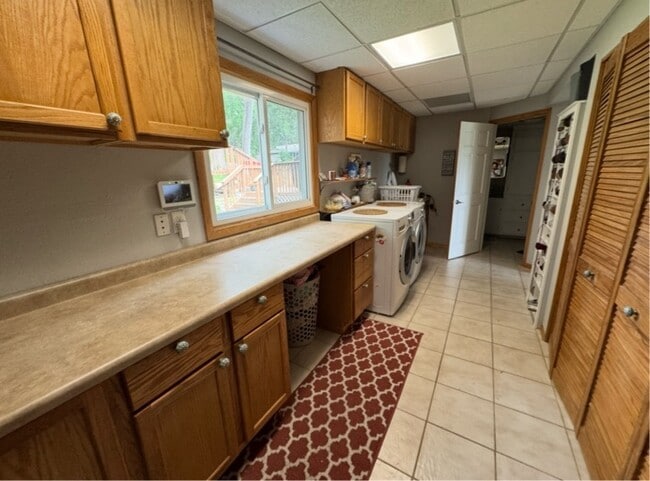 Building Photo - 8370 Hillside Trail S