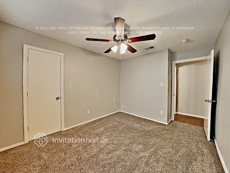 Building Photo - 2206 Cedarcrest Dr