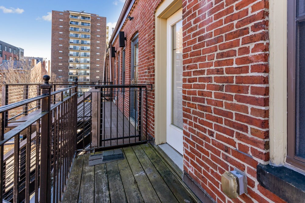 Building Photo - 1609 Tremont St