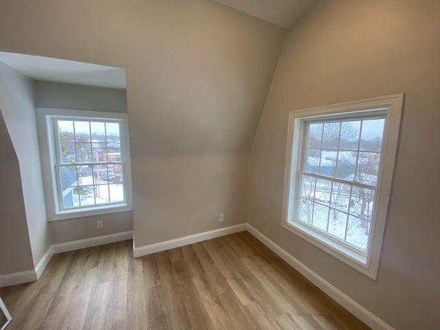 Building Photo - 64 Holten St