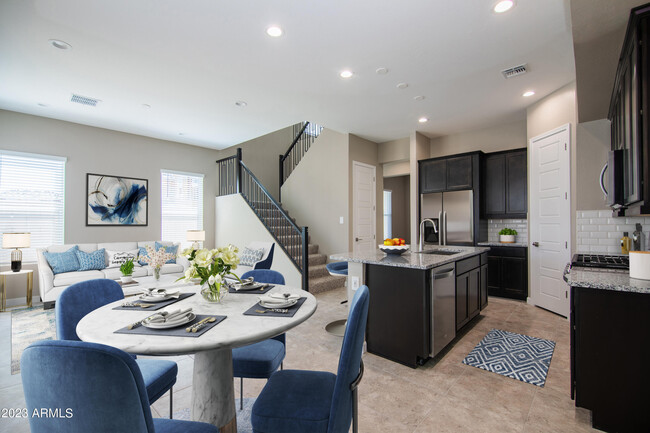 Building Photo - 4815 E Village Dr