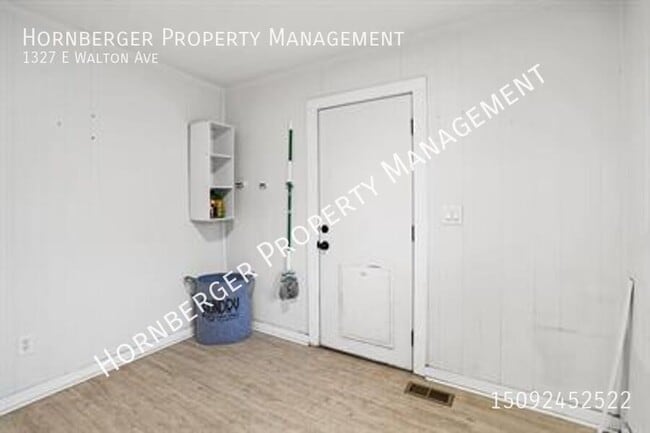 Building Photo - 1327 E Walton Ave
