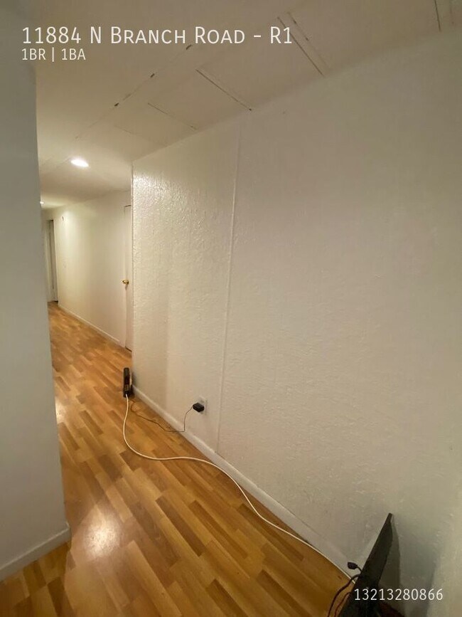 Building Photo - 11884 N Branch Rd