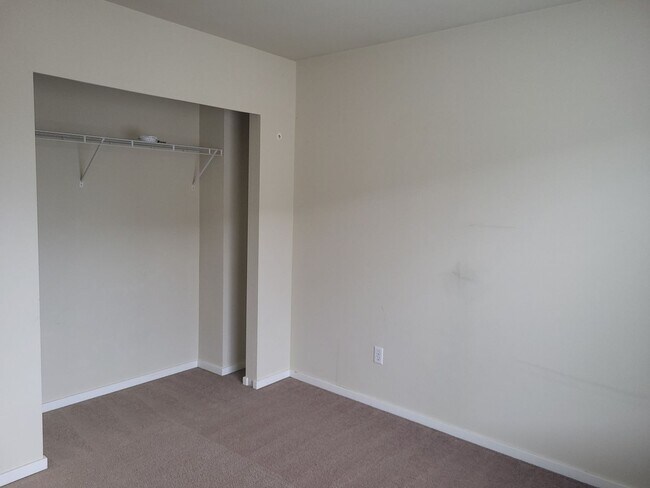 Building Photo - Beautiful 3 Bed 2.5 Bath 3 story home in South Hill Puyallup