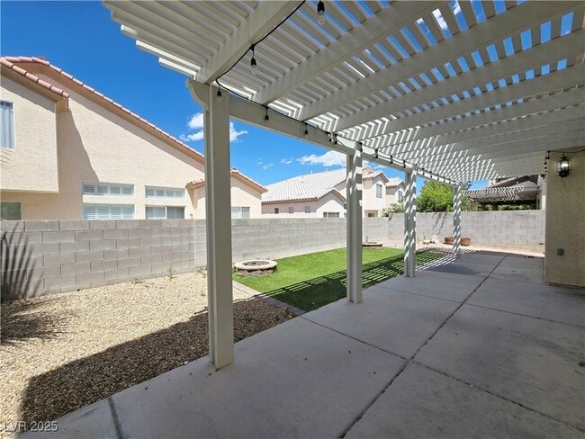 Building Photo - 200 Tayman Park Ave