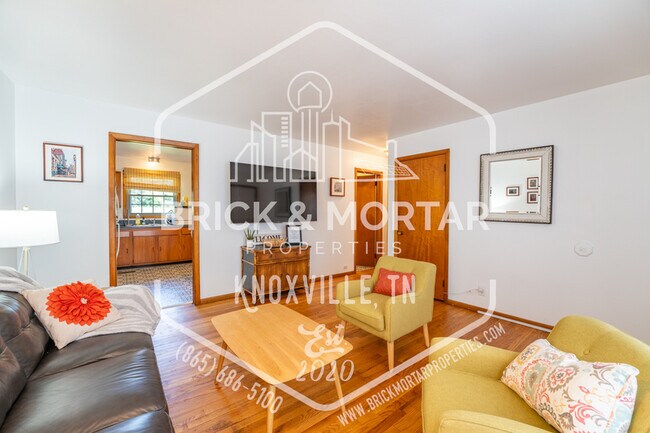 Building Photo - 2407 Holbrook Dr
