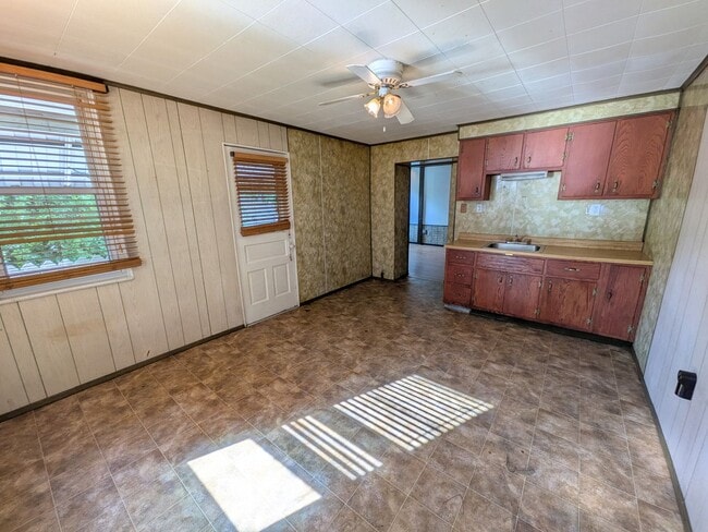 Building Photo - 3620 Grenada St