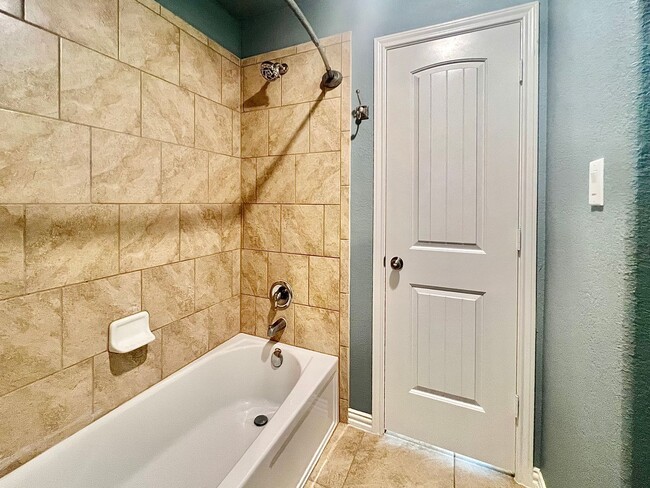 Building Photo - Gorgeous and spacious 4 bed 3.5 bath in Ka...