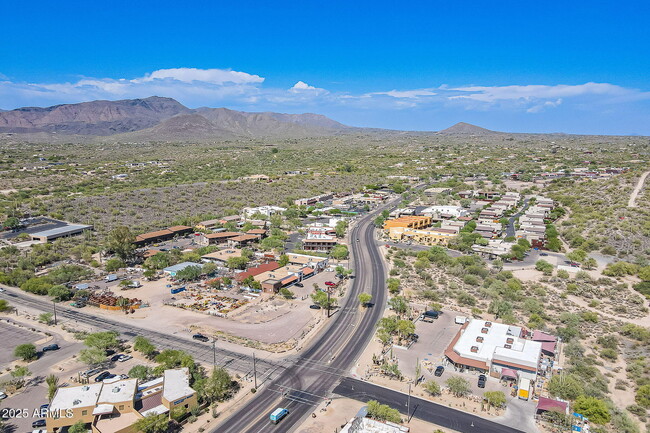 Building Photo - 6041 E Valley Way
