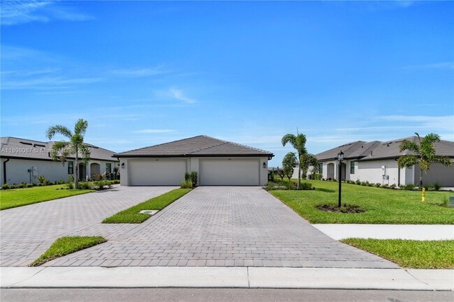 Building Photo - 19553 Hinkley Dr