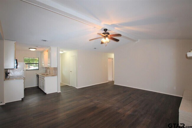 Building Photo - 15711 Echo Glen Dr