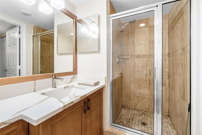 Building Photo - 100 SE 5th Ave