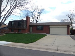 Building Photo - Remodeled 4 bedroom! Fenced backyard! 2 Ca...