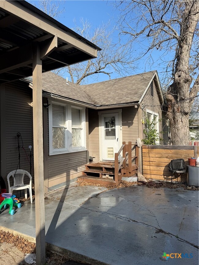 Building Photo - 513 N San Marcos St