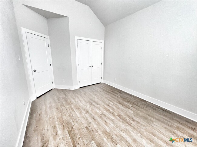 Building Photo - 223 Sapphire Dr