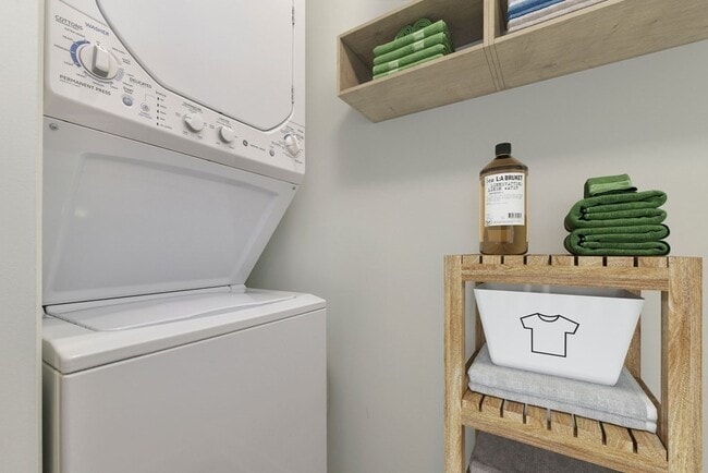 Building Photo - 2 Earhart St