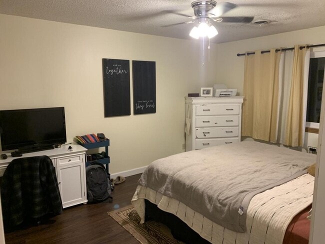 Building Photo - 625 W Edgewood St