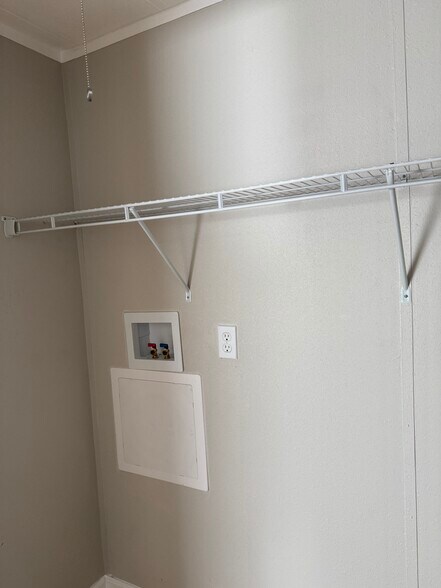 Building Photo - 6201 W Bert Kouns Industrial Loop