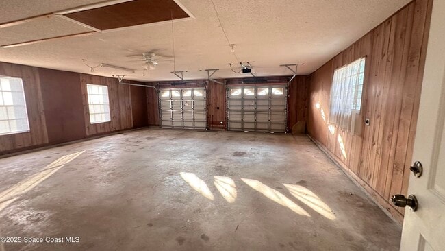 Building Photo - 301 Nesbitt St