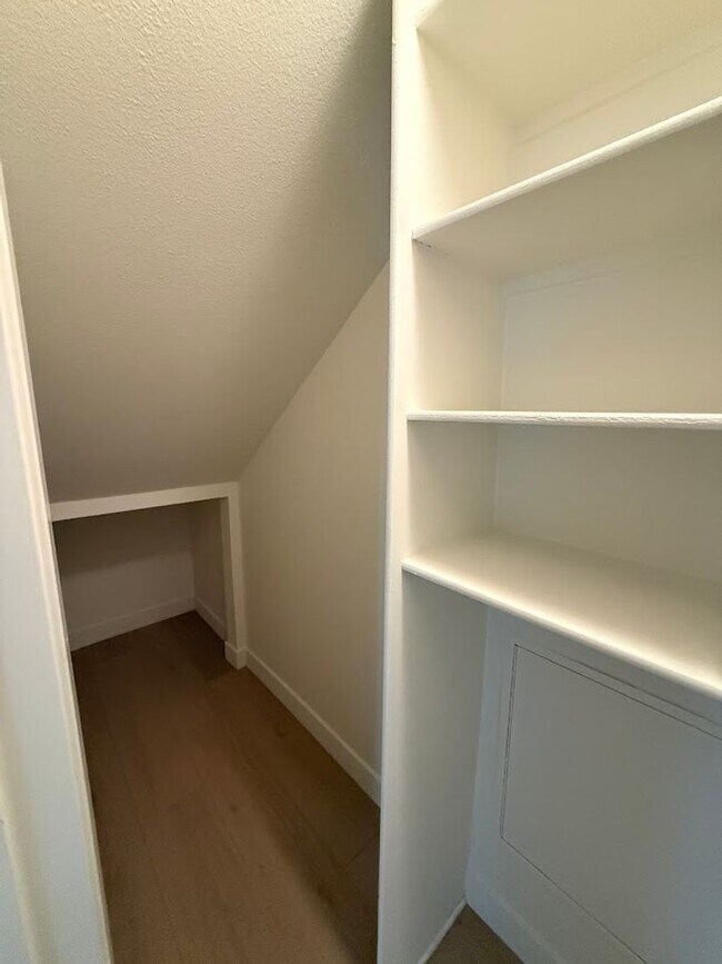 Building Photo - Beautiful 3 Bedroom 2 1/2 Bathroom Granada Hills Townhouse! Must See! Ready For Move-In!