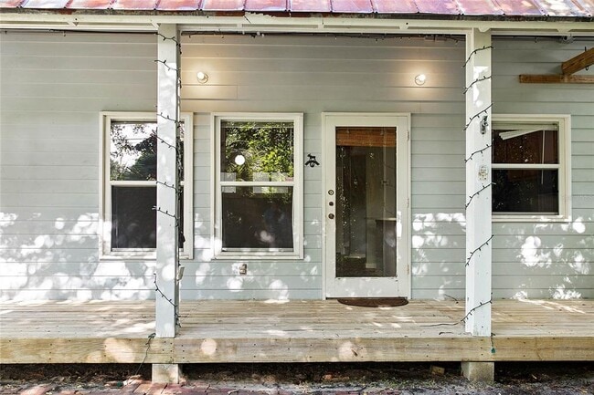 Building Photo - 754 N Westmoreland Dr