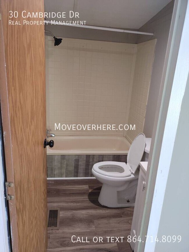 Building Photo - 30 Cambridge Dr