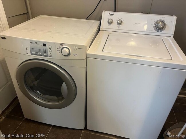 Building Photo - 21431 La Salle Blvd