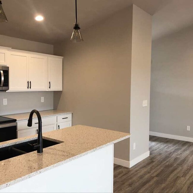 Building Photo - 449/451 Longwood Lane - 451