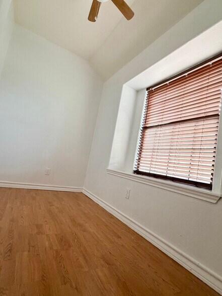 Building Photo - 1707 Crown Pointe Blvd