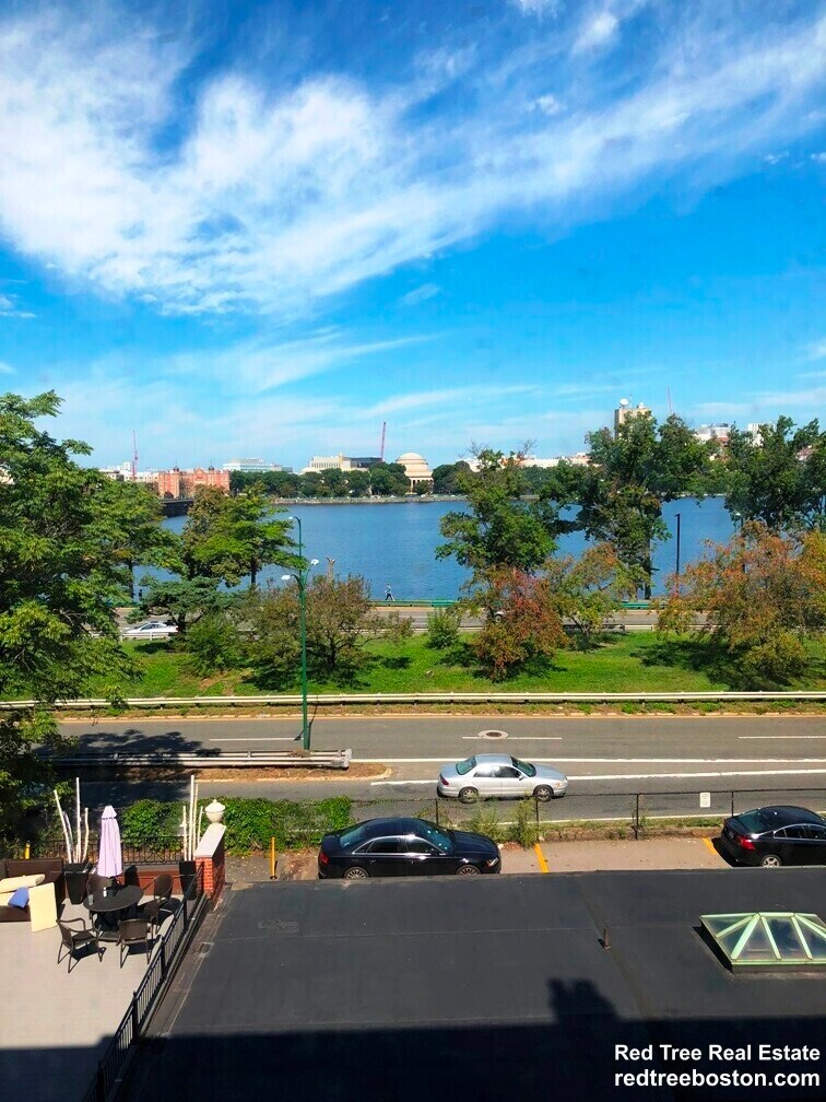 Building Photo - 470 Beacon St