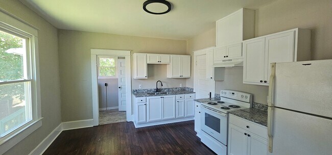 Building Photo - Cozy 1-Bedroom, 1-Bathroom Apartment in Hi...