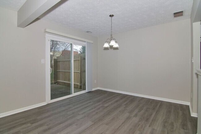Building Photo - 2 Bedroom Condo