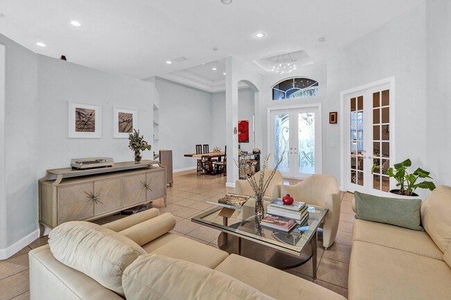 Building Photo - 9737 Parkview Ave