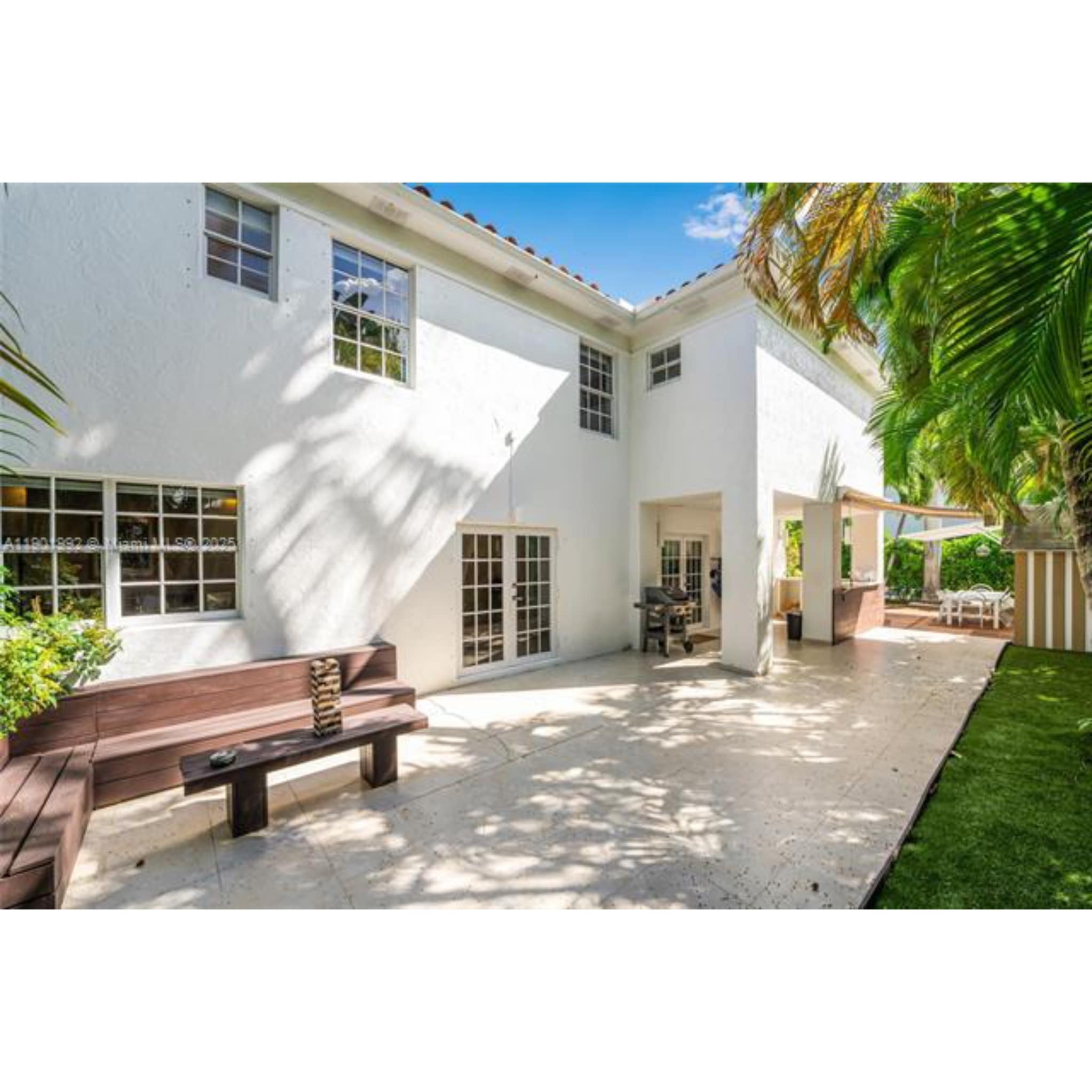 Building Photo - 140 N Hibiscus Dr