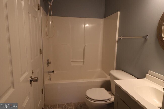 Building Photo - 104 Stingray Ct