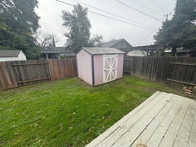 Building Photo - Charming 3 bedroom 2bath home available now!