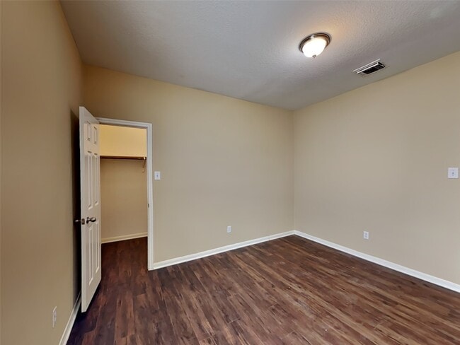 Building Photo - 15742 Flagstone Walk Way