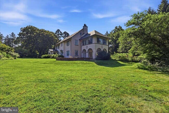 Building Photo - 490 Bancroft Rd